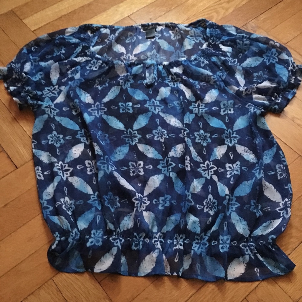 Ann Taylor Short sleeve silky shirt cinched bottom
